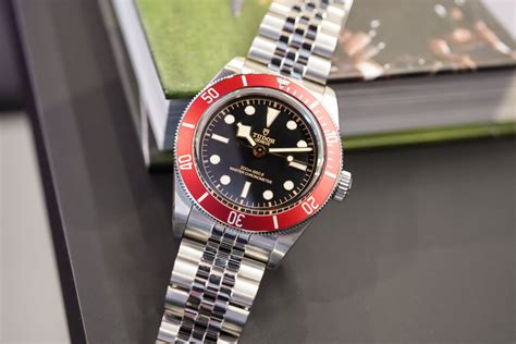 tudor m03774|tudor black bay chronometer.